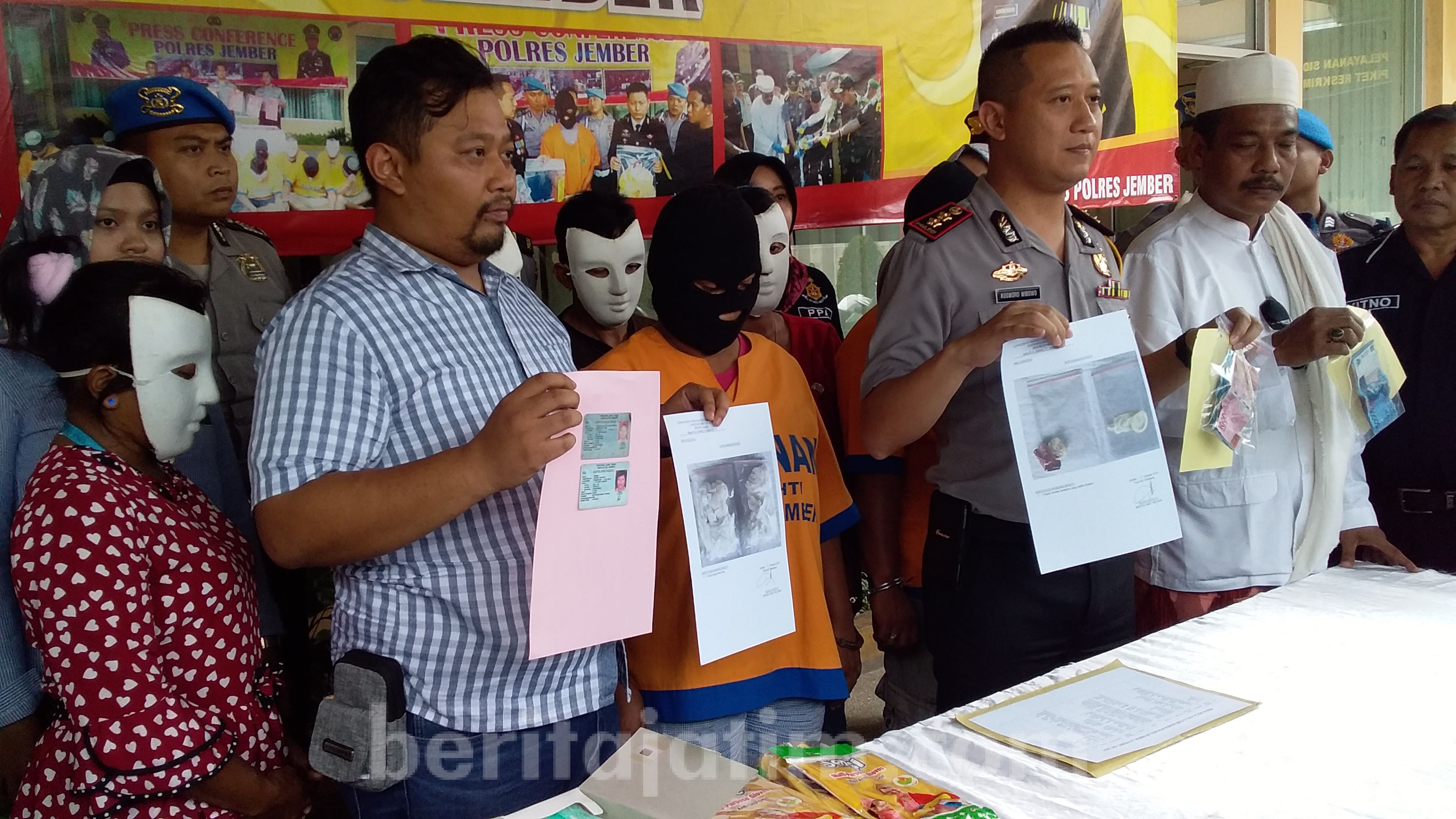 3 Wanita di Jember Dimakelari Sepupu, Seks di Warung, Dilaporin Kiai, Diciduk Polisi