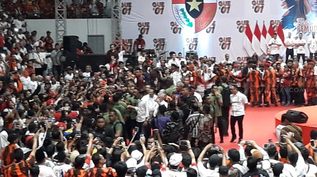 32305-calon-presiden-jokowi-disambut-musik-rock-di-deklarasi-dukungan-pemuda-pancasila-atau-pp