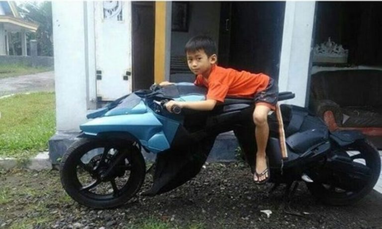 Kreatif-Pria-di-Jawa-Timur-Sulap-Skutik-jadi-Motor-Batman