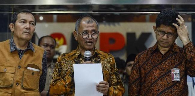 Karni Ilyas : Aneh, Tiga Komisioner KPK Sudah kembalikan Mandat, tapi Masih Nunggu Petunjuk Jokowi