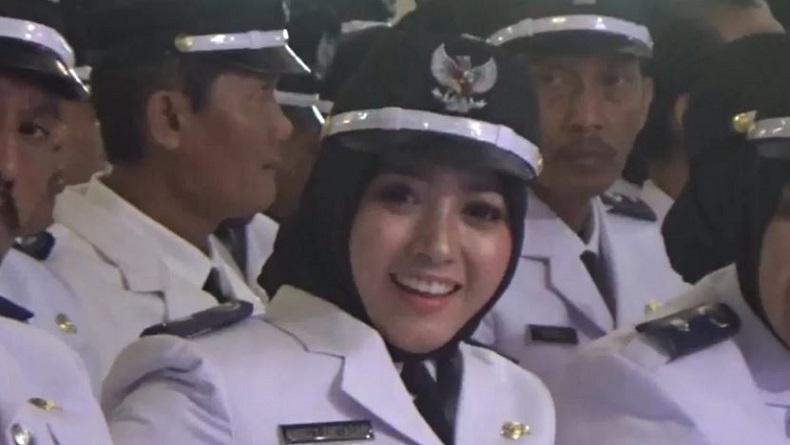 Angely Emitasari, Penyanyi Dangdut Cantik yang Jadi Kepala Desa di Lamongan