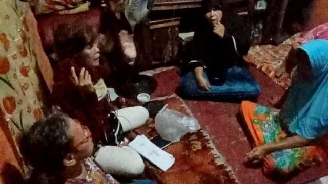 Diduga Bagi-bagi Uang untuk Coblos Mantu Jokowi, 2 Wanita Ditangkap Warga Medan